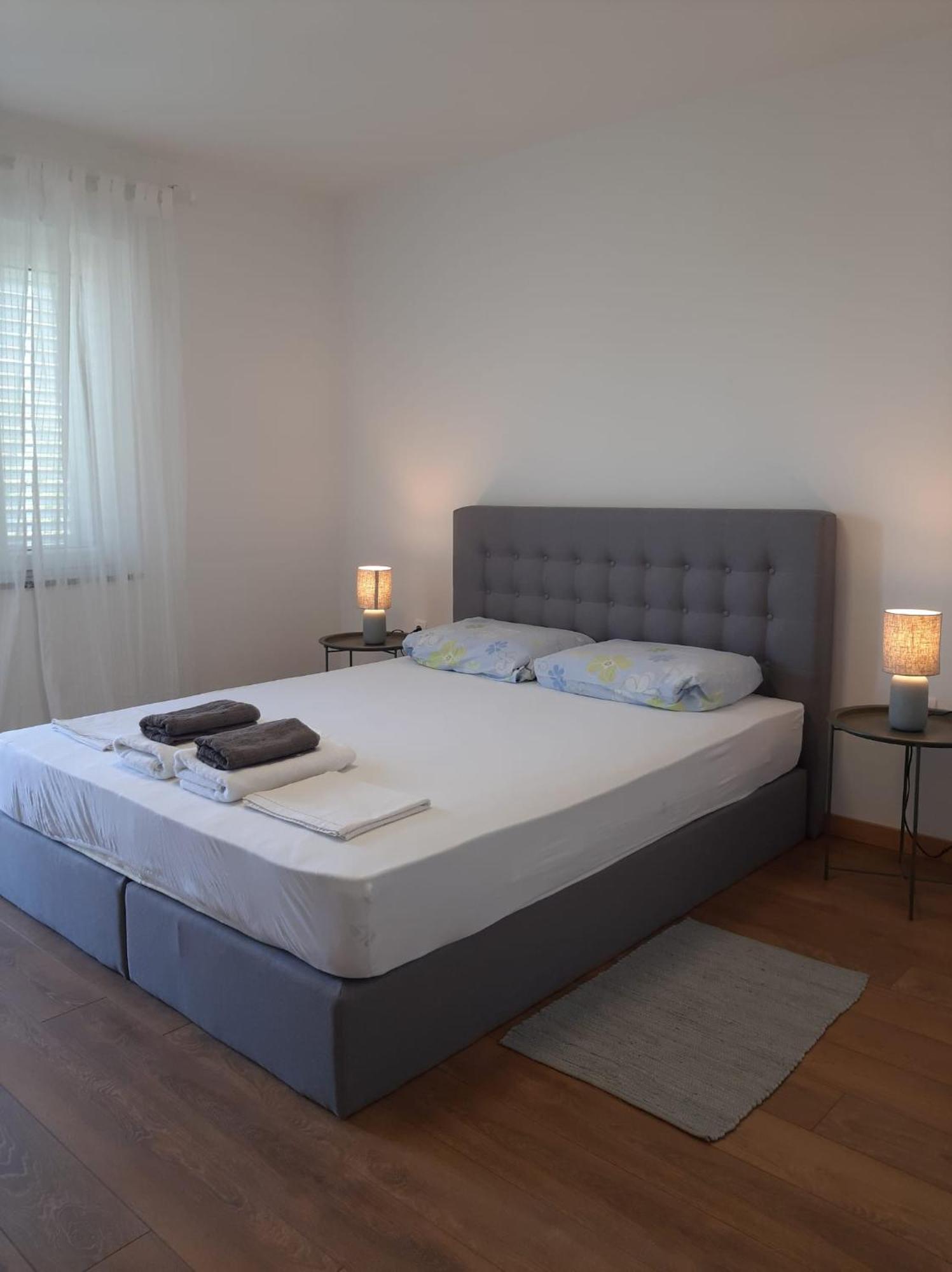Apartments Nona Сен Екстериор снимка