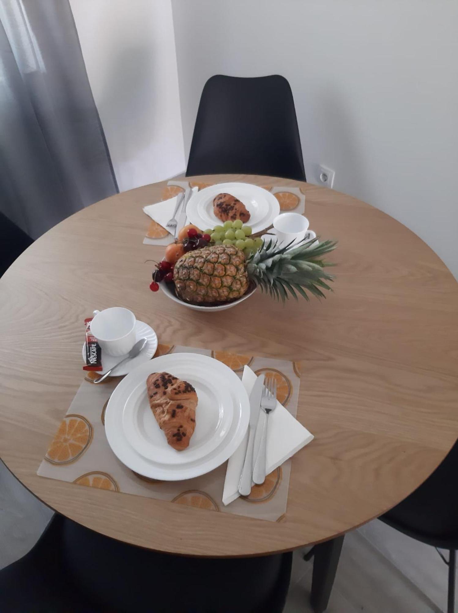 Apartments Nona Сен Екстериор снимка
